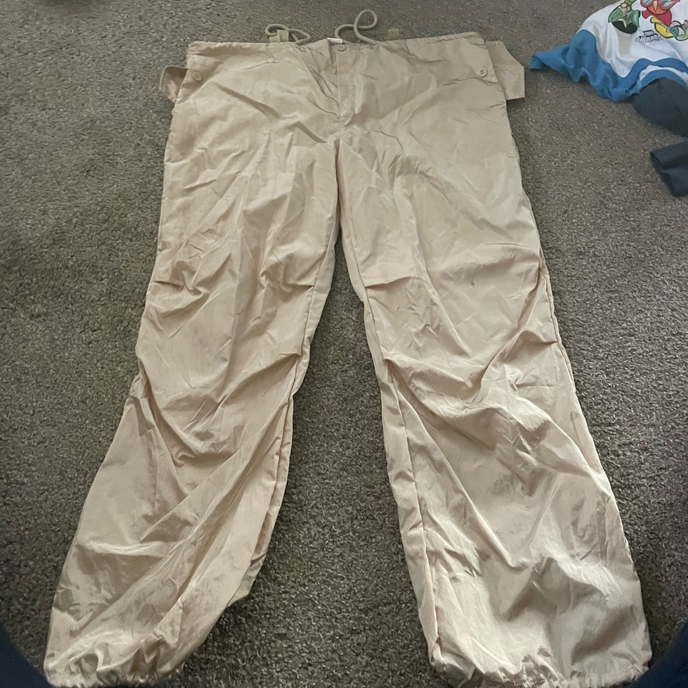 Parachute pants size medium, Champagne color